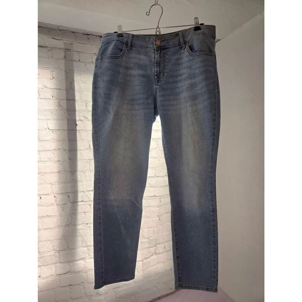 Old Navy Super Skinny Women's Size 12 PETITE Light Blue Lightweight Jeans